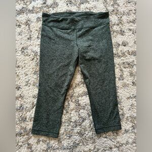 Under Armour Heathered Capri Leggings L